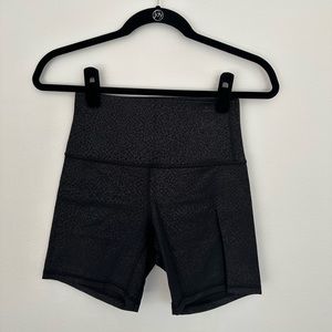 LULULEMON - ALIGN SHORT 6”